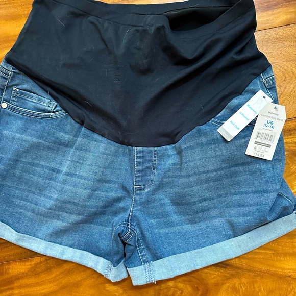 Maternity shorts. - Picture 1 of 3